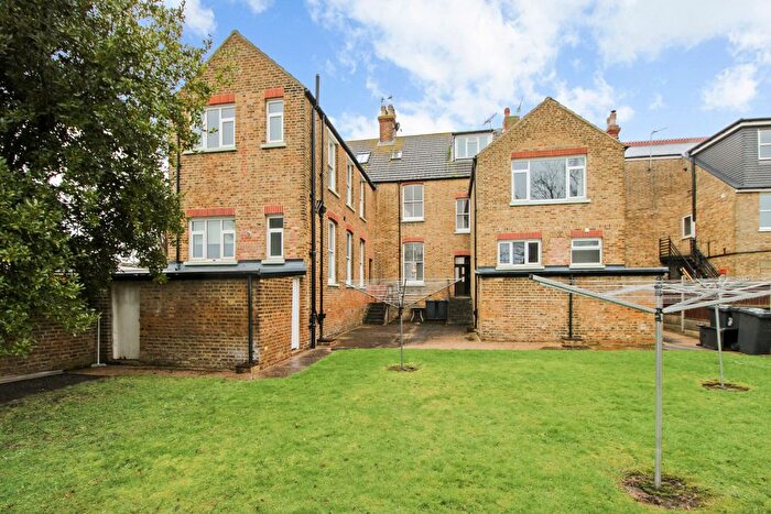 1 Bedroom Flat For Sale In Downs Park, Herne Bay, Kent, CT6