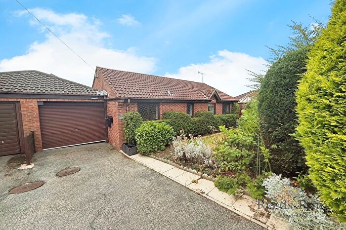 2 Bedroom Bungalow For Sale In Tabard Road, Eggborough, Goole, North Yorkshire, DN14