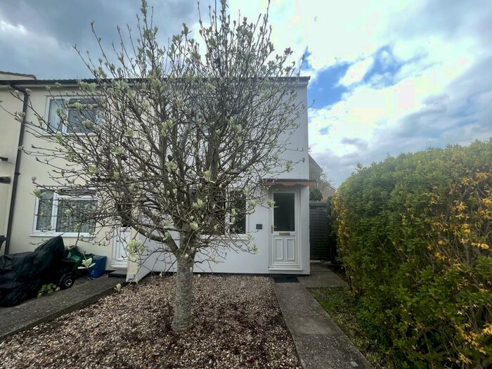 2 Bedroom House To Rent In Kirby Close, Axminster, EX13