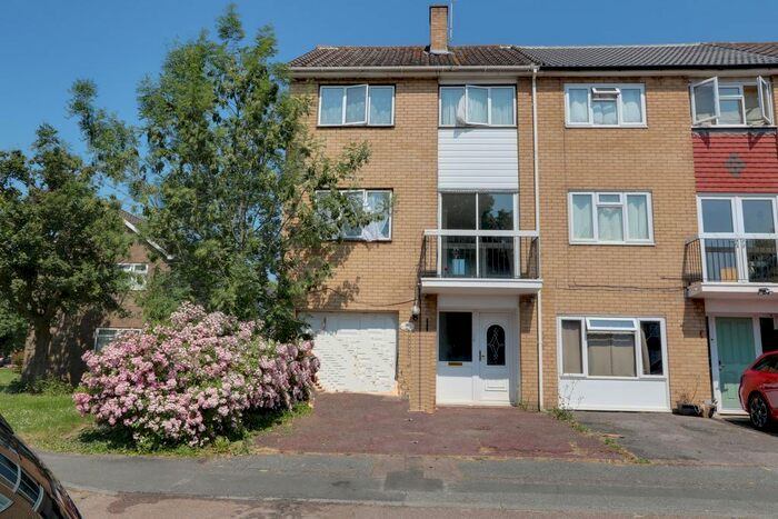 3 Bedroom End Of Terrace House To Rent In Great Knightleys, Laindon, Basildon, SS15