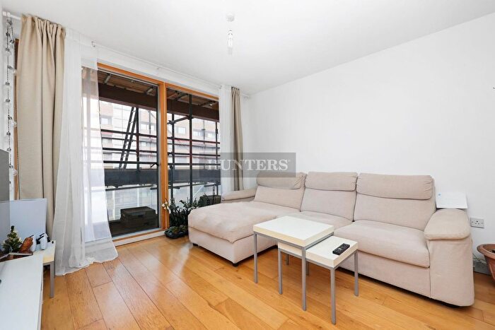 2 Bedroom Flat To Rent In Crampton Street, London, SE17