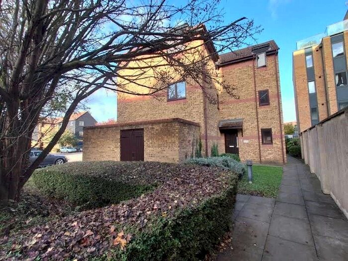 1 Bedroom Flat To Rent In Betjeman Court, Bentick Road, West Drayton, UB7