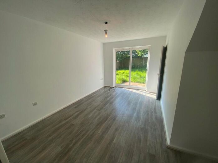 2 Bedroom Semi-Detached House For Sale In Bracken Road, Shirebrook, Mansfield, Derbyshire, NG20