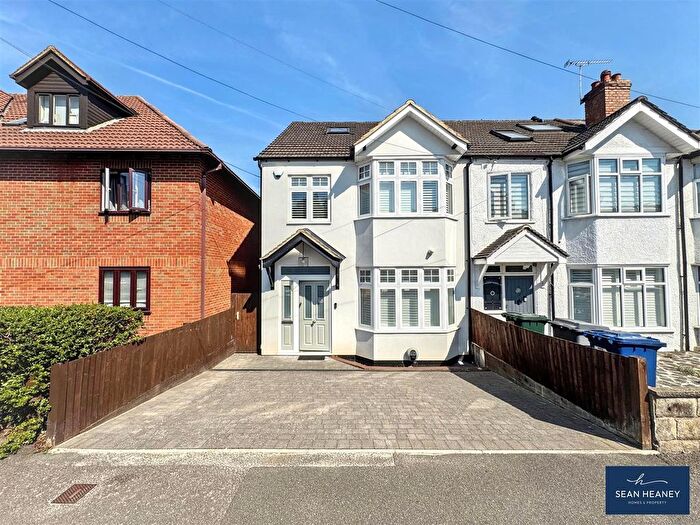 4 Bedroom End Of Terrace House For Sale In Crescent Road, Barnet, EN4