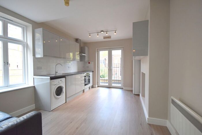 3 Bedroom Flat To Rent In Cottington Street, London, Kennington, Oval, SE11