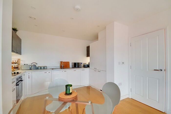 1 Bedroom Penthouse To Rent In High Road, London, N12