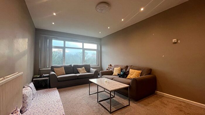 2 Bedroom Flat To Rent In Farm Road, Hounslow, Greater London, TW4