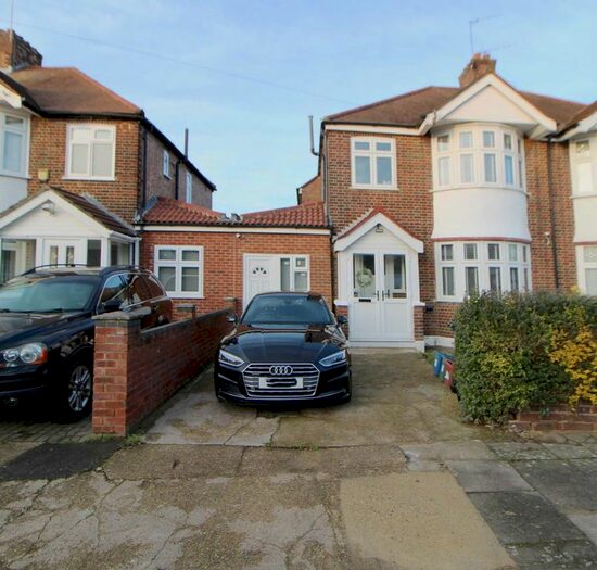 Studio To Rent In Roxborough Avenue, Isleworth, TW7