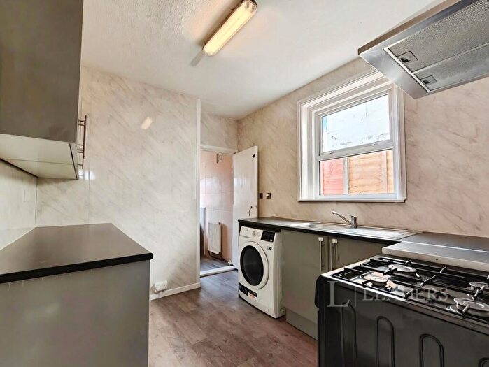 3 Bedroom Terraced House To Rent In Moorland Road, PO1