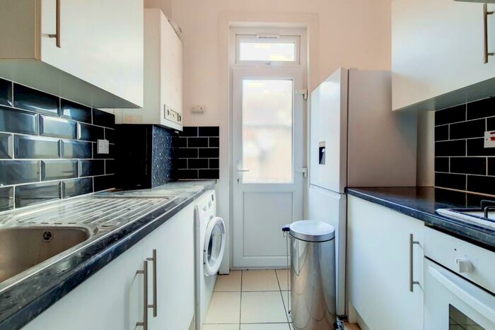 1 Bedroom Flat To Rent In Rockmount Road, London, Greater London, SE18
