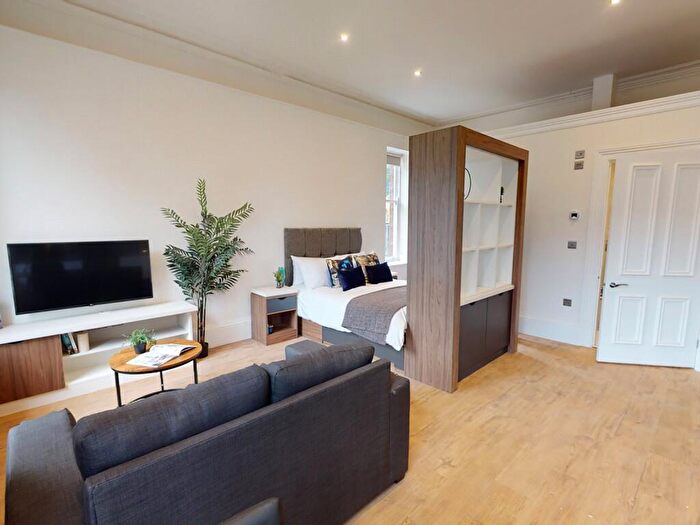 Apartment To Rent In Flat, Hyde Terrace #, LS2