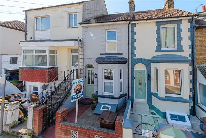 3 Bedroom Terraced House For Sale In Saxton Street, Gillingham, Kent, ME7
