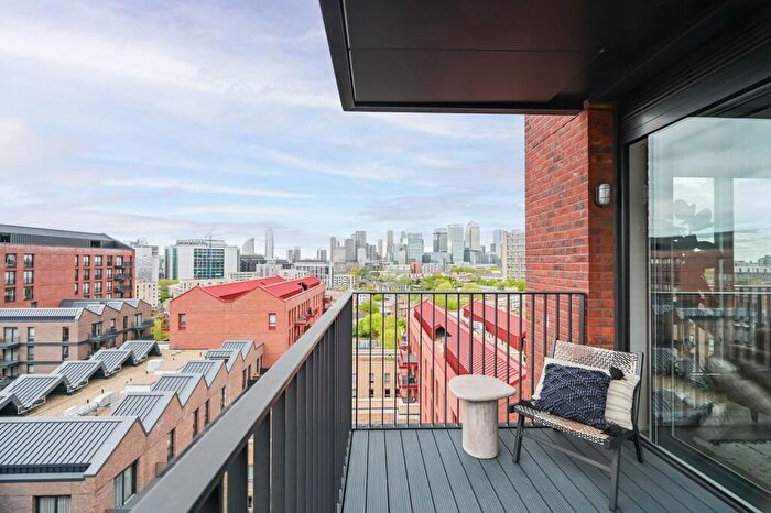 2 Bedroom Flat For Sale In Heron Wharf, Poplar, E14
