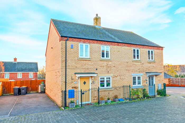 3 Bedroom Semi-Detached House For Sale In Primrose Fields, Bedford, Bedfordshire, MK41