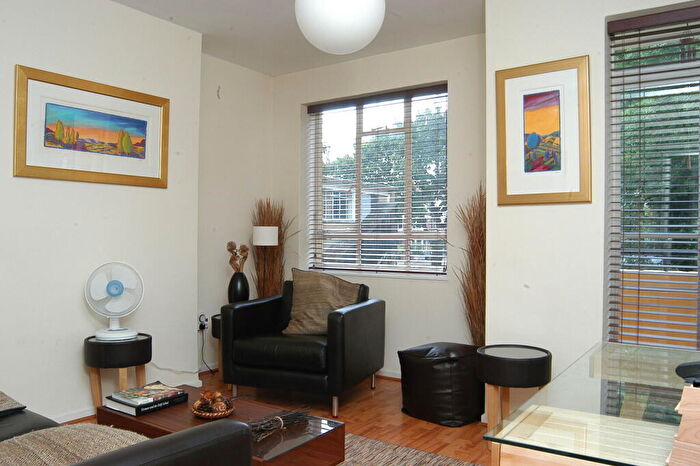 1 Bedroom Flat To Rent In Weir House, Balham, London, SW12