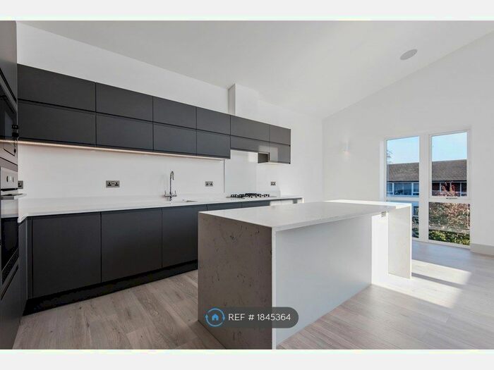 2 Bedroom Flat To Rent In Sensier House, Sutton, SM2