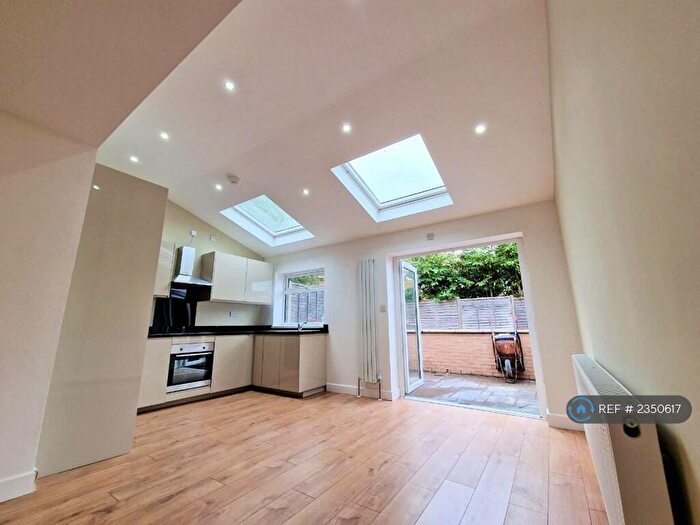 1 Bedroom Flat To Rent In Shenley Lane, Birmingham, B29