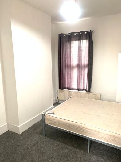 2 Bedroom Flat To Rent In Forest Road, Walthamstow, E17