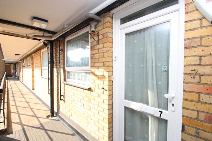 Apartment To Rent In Harrington Court, Croydon, CR0