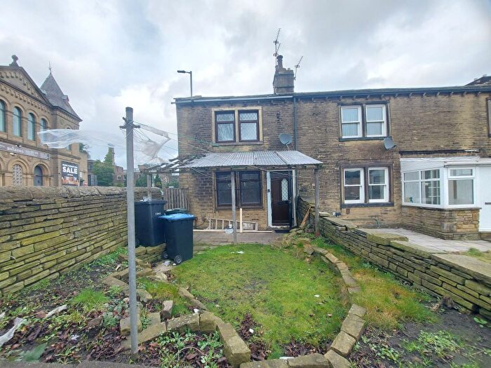 2 Bedroom Terraced House To Rent In Lilycroft Place, Manningham, Bradford, BD8