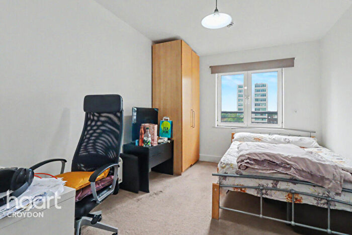 2 Bedroom Block Of Apartments For Sale In Park Lane, Croydon, CR0