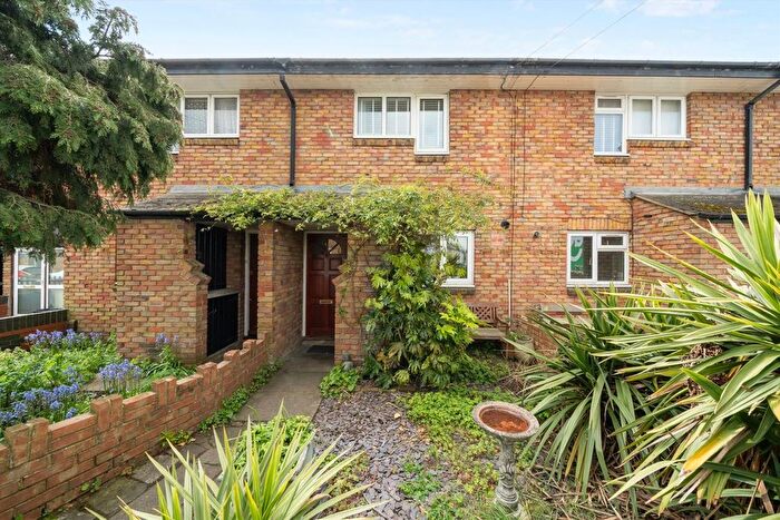 2 Bedroom Property For Sale In Edwin Road, Twickenham, TW2