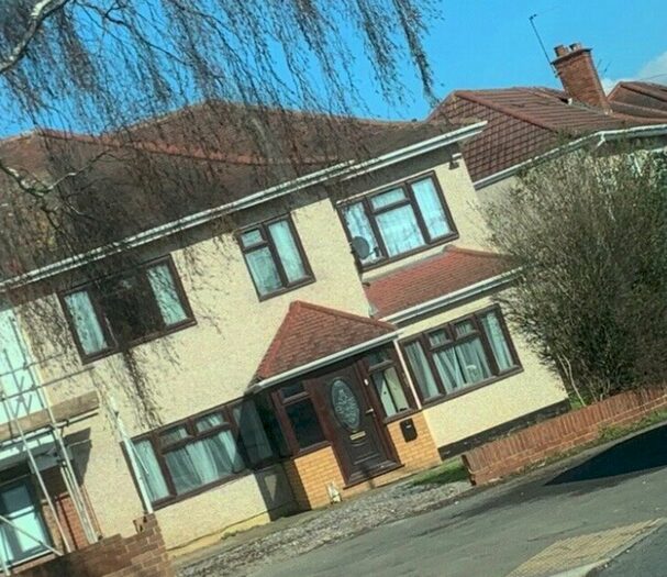 4 Bedroom Semi-Detached House To Rent In Raynton Drive, Hayes UB4