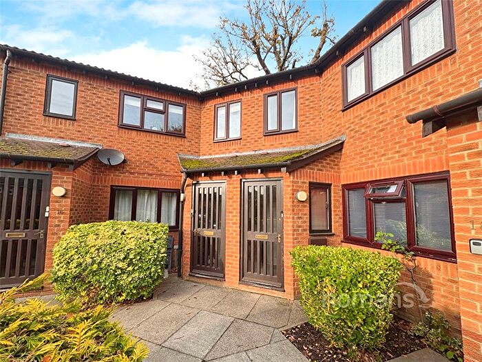 1 Bedroom Flat For Sale In Kirkby Court, Parsonage Way, Camberley, GU16