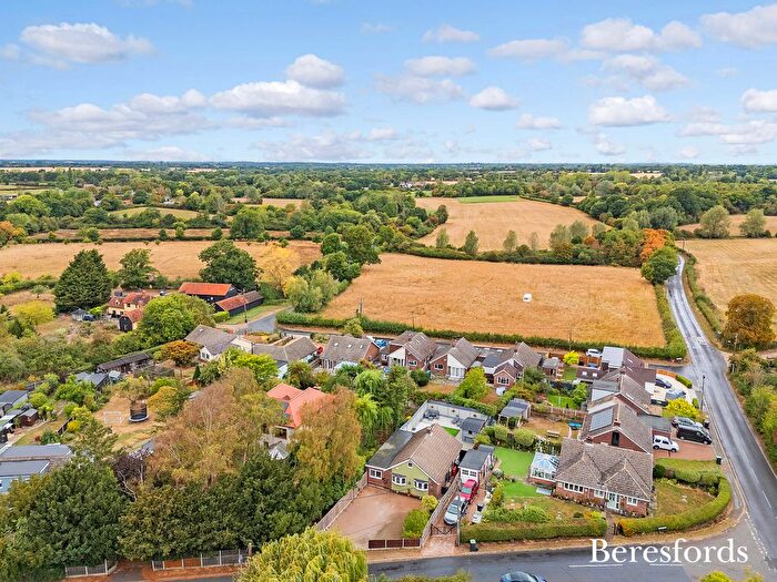 3 Bedroom Bungalow For Sale In Evelyn Road, Willows Green, CM3