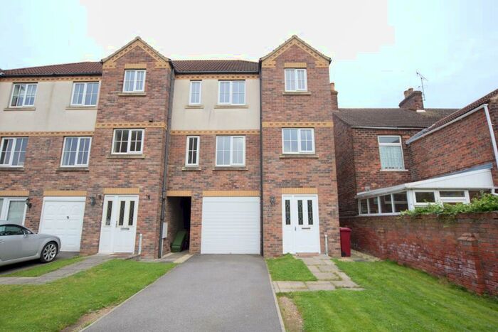 4 Bedroom Town House To Rent In St Chads Way, Barton-upon-Humber, DN18