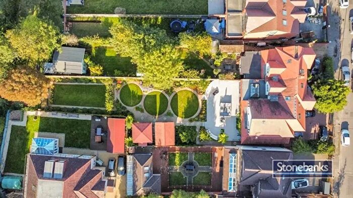 6 Bedroom Detached House For Sale In Tentelow Lane, Southall, UB2