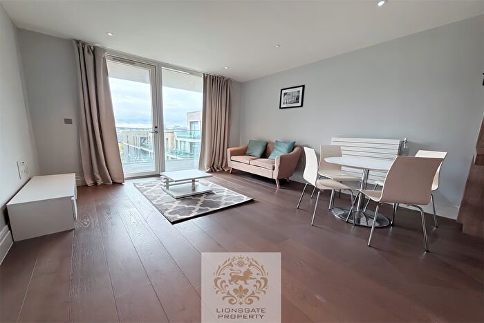 2 Bedroom Flat To Rent In Hamond Court, Kingston, KT2