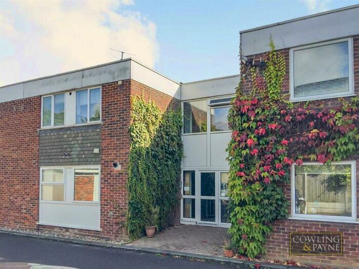 2 Bedroom Apartment To Rent In Ardleigh Court, Shenfield, CM15