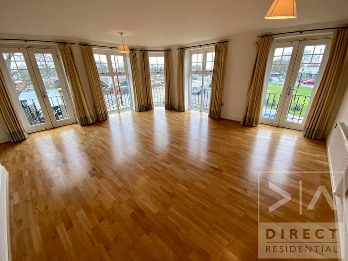 2 Bedroom Flat To Rent In Bridge Road, East Molesey, KT8