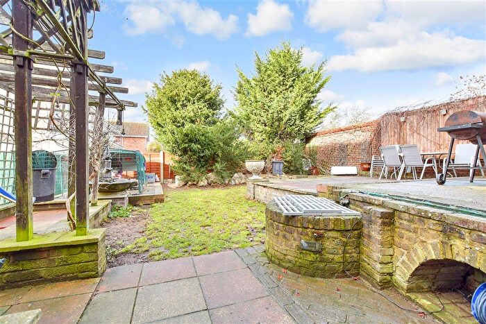 4 Bedroom Detached House For Sale In Silver Way, Wickford, Essex, SS11