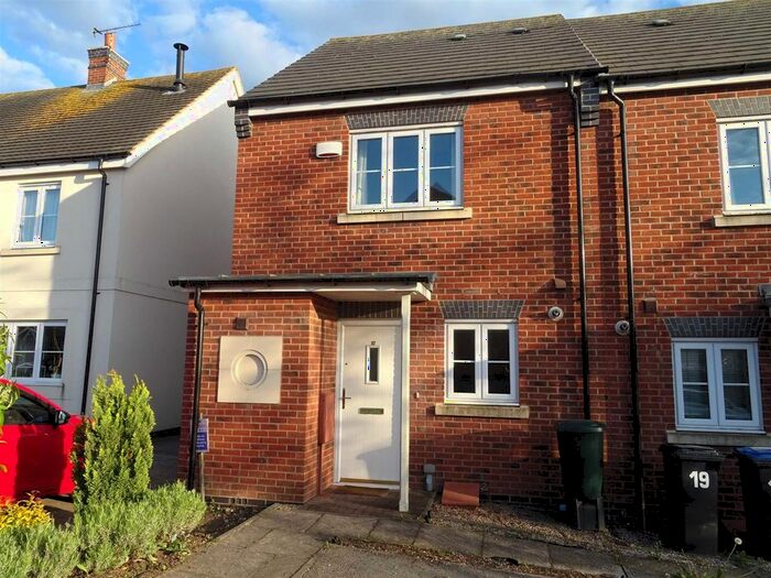 2 Bedroom Town House To Rent In Gold Close, Hinckley, LE10