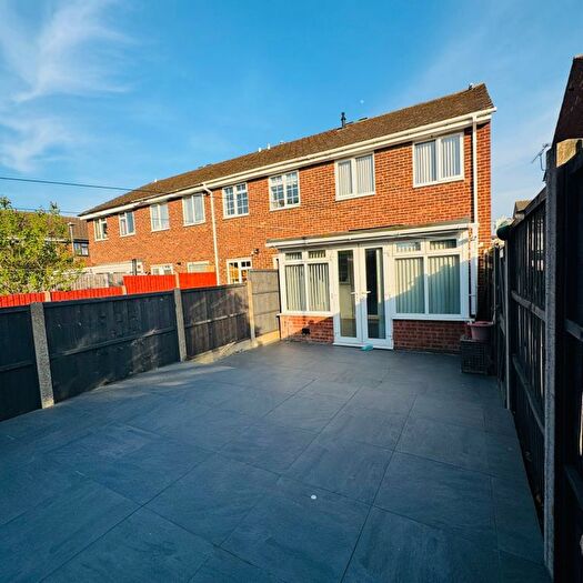 3 Bedroom Semi-Detached House To Rent In Langley, SL3