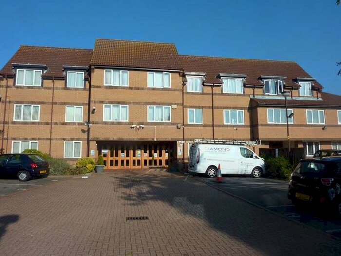 1 Bedroom Flat To Rent In Limewood Court, Gants Hill, IG4