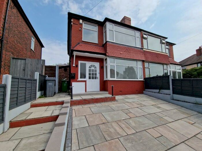 3 Bedroom Semi-Detached House To Rent In Bourne Drive, Manchester - Extended Semi Detached Home, M40
