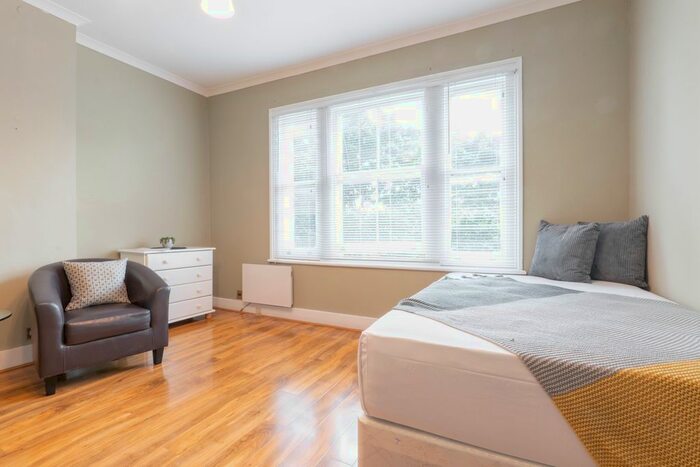 1 Bedroom Flat To Rent In Elsham Road, Kensington Olympia, London, W14