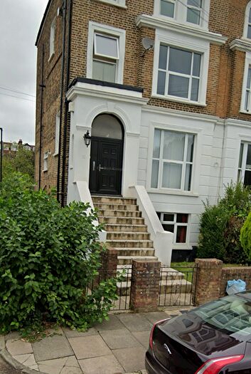2 Bedroom Flat To Rent In Flat C Woodland, London, N11