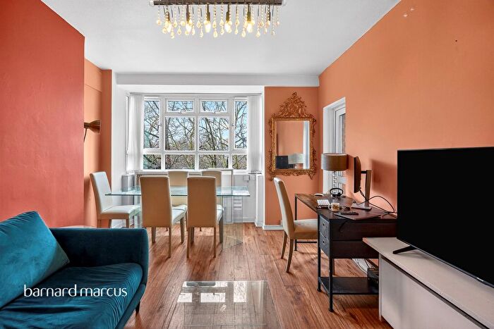 2 Bedroom Flat For Sale In St. Agnes Place, London, SE11