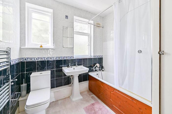 4 Bedroom House To Rent In Queensville Road, Balham, London, SW12