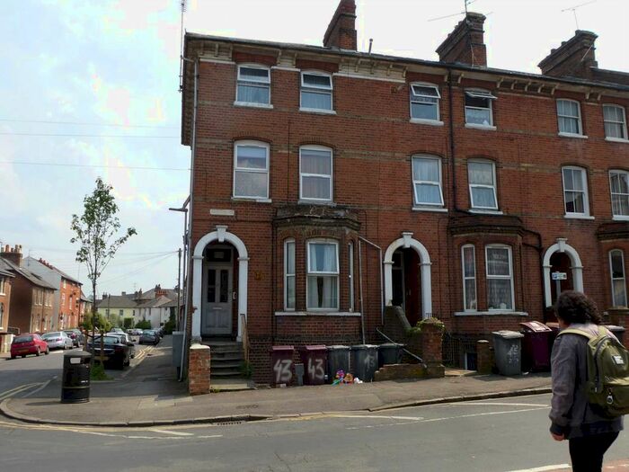 1 Bedroom Flat To Rent In Russell Street, Reading, RG1