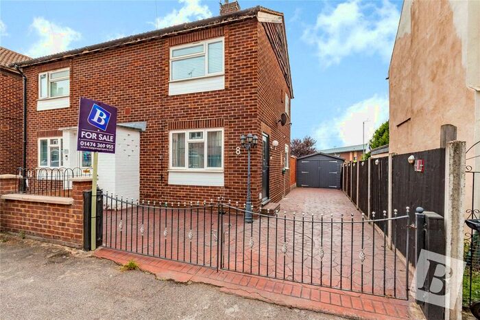 2 Bedroom Maisonette To Rent In Taunton Road, Northfleet, Gravesend, Kent, DA11