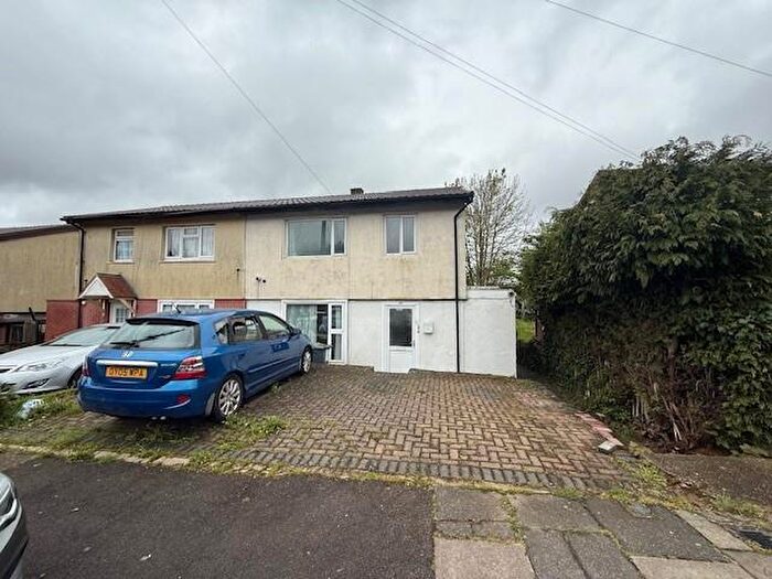 3 Bedroom Semi-Detached House For Sale In Williton Road, Luton, LU2