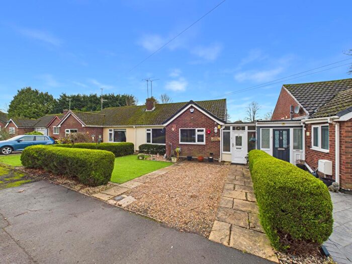 Semi-Detached House For Sale In Seymour Close, Coventry, West Midlands, CV3