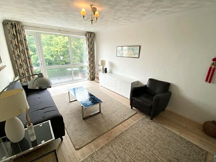 2 Bedroom Flat To Rent In Kent Road, Southsea, PO5