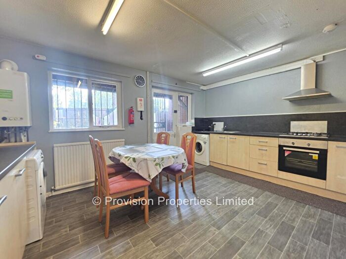 4 Bedroom Town House To Rent In Well Close Rise, City Centre, Leeds, LS7