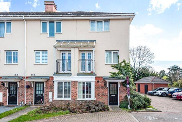 4 Bedroom Property To Rent In Coleridge Drive, Ruislip, HA4